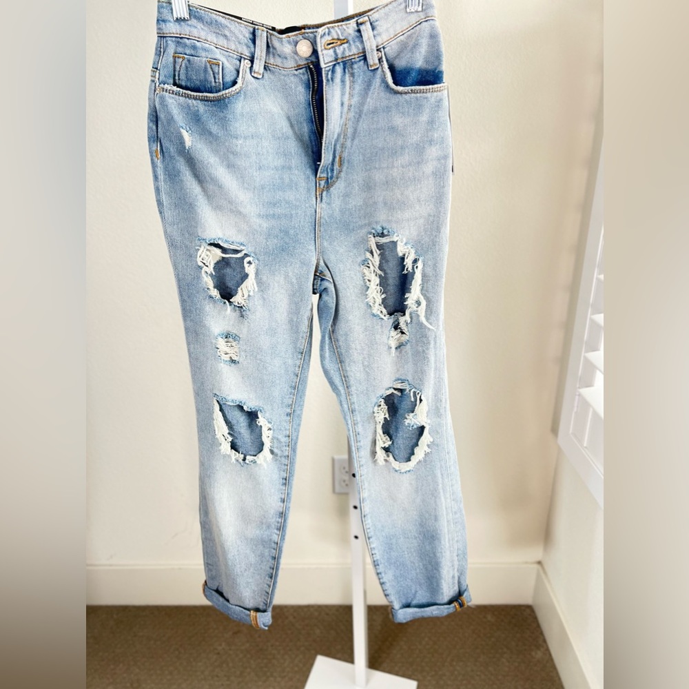 BDG Mom high-rise distressed jeans jeans. Size 25. Retails $69 NWT. - Picture 5 of 17